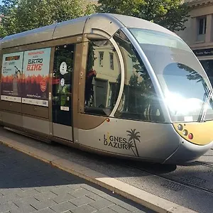 Seaside Tram Haven: Budget-friendly With Kitchen And Views Bed & Breakfast Nice